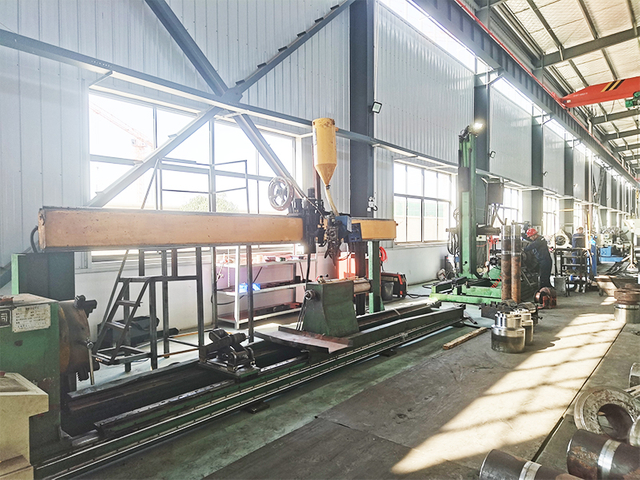 Submerged-arc-welder-