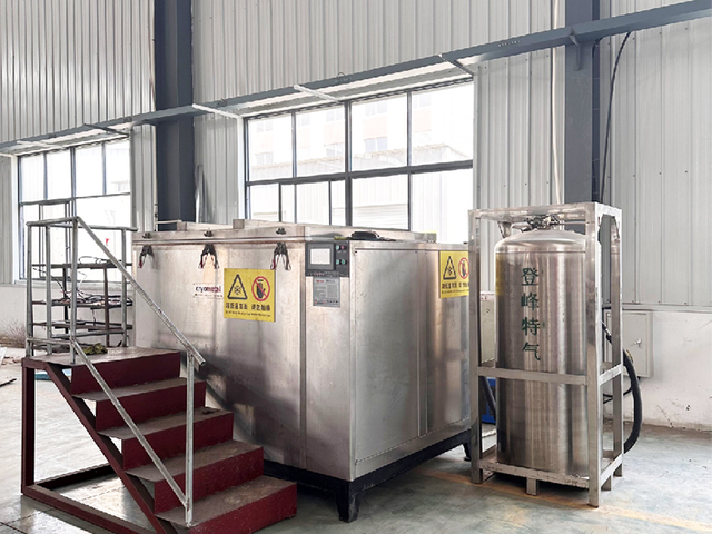 Liquid-Nitrogen-Deep-Cooling-Furnace